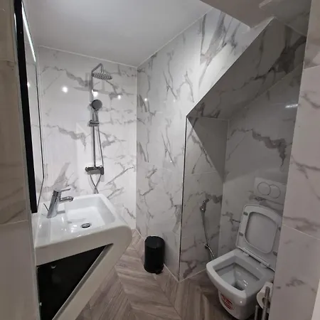 Tirana Room Rentals * 地拉那