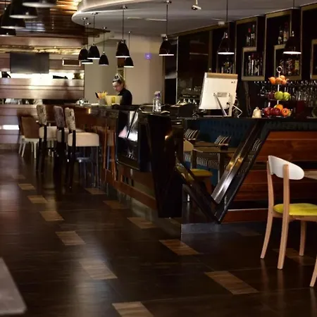 Tirana Room Rentals 酒店 *