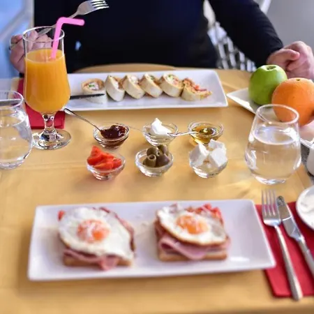 Tirana Room Rentals * 地拉那