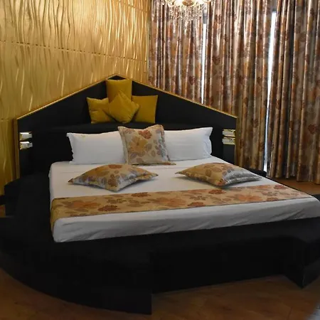 Tirana Room Rentals *