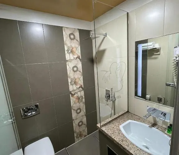 Tirana Room Rentals *