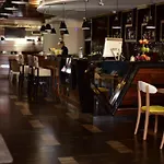 Tirana Room Rentals Hotel *