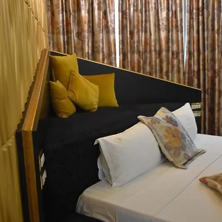 Hotel Tirana Room Rentals *